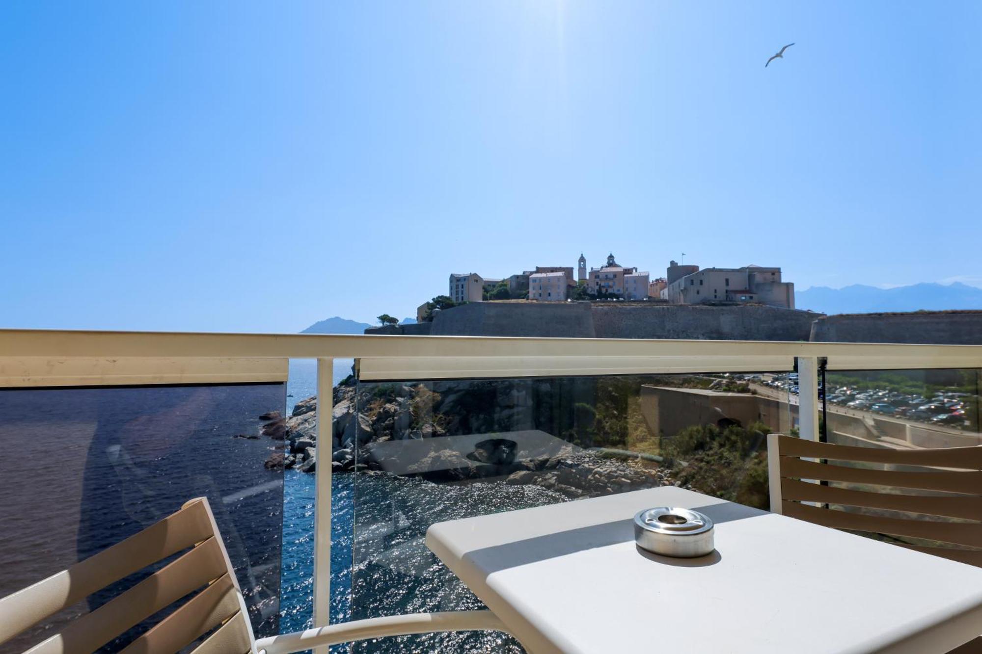 Hotel Saint Christophe Калви Екстериор снимка