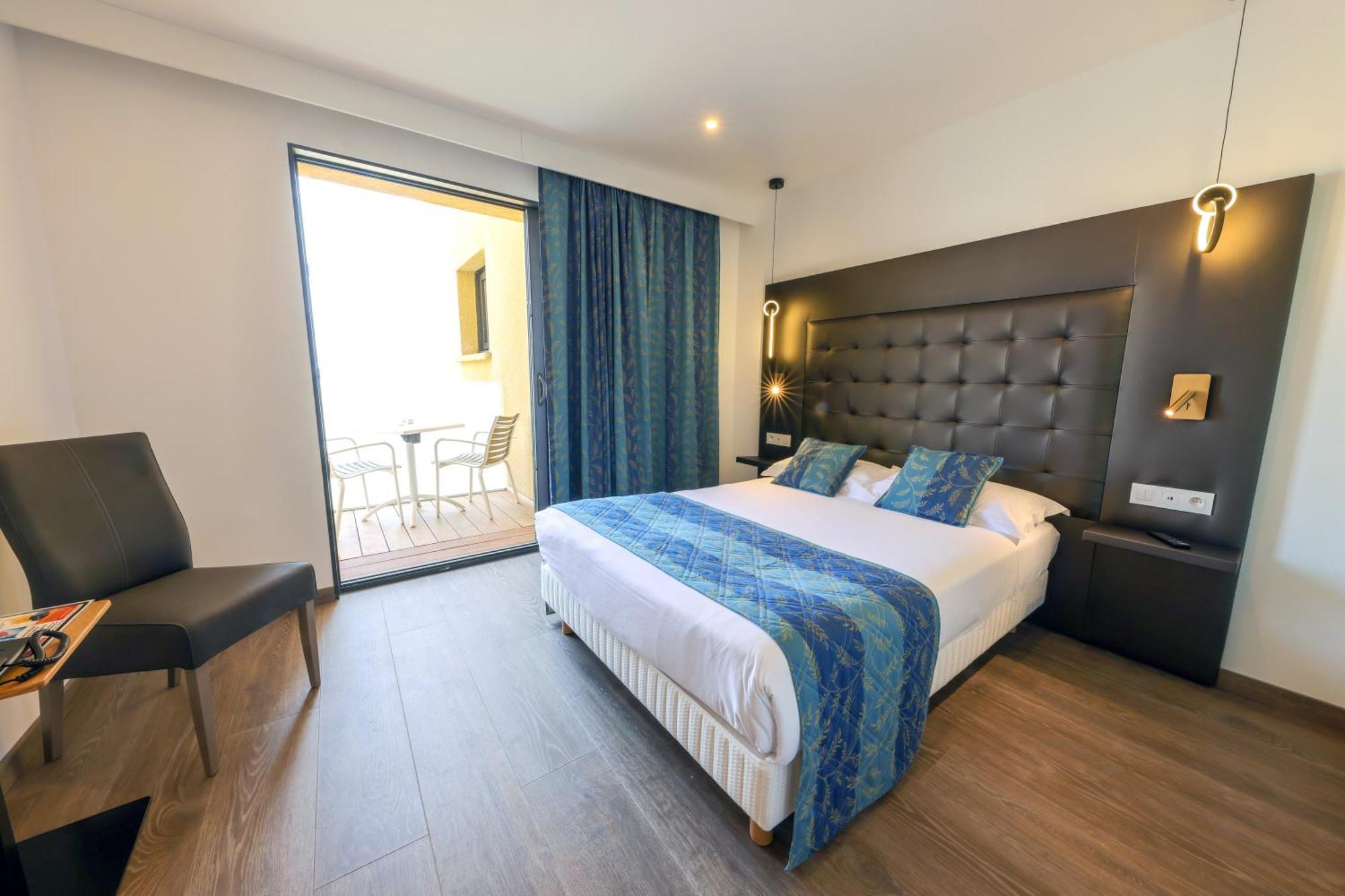 Hotel Saint Christophe Калви Екстериор снимка