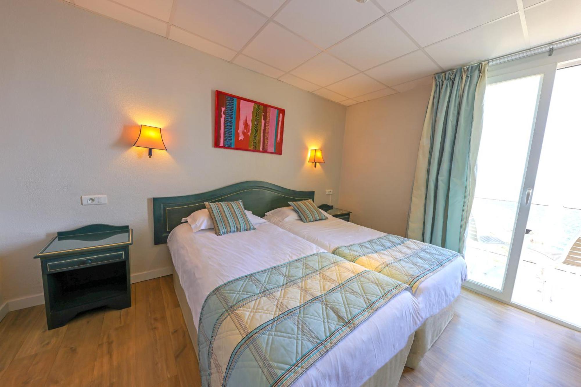 Hotel Saint Christophe Калви Екстериор снимка