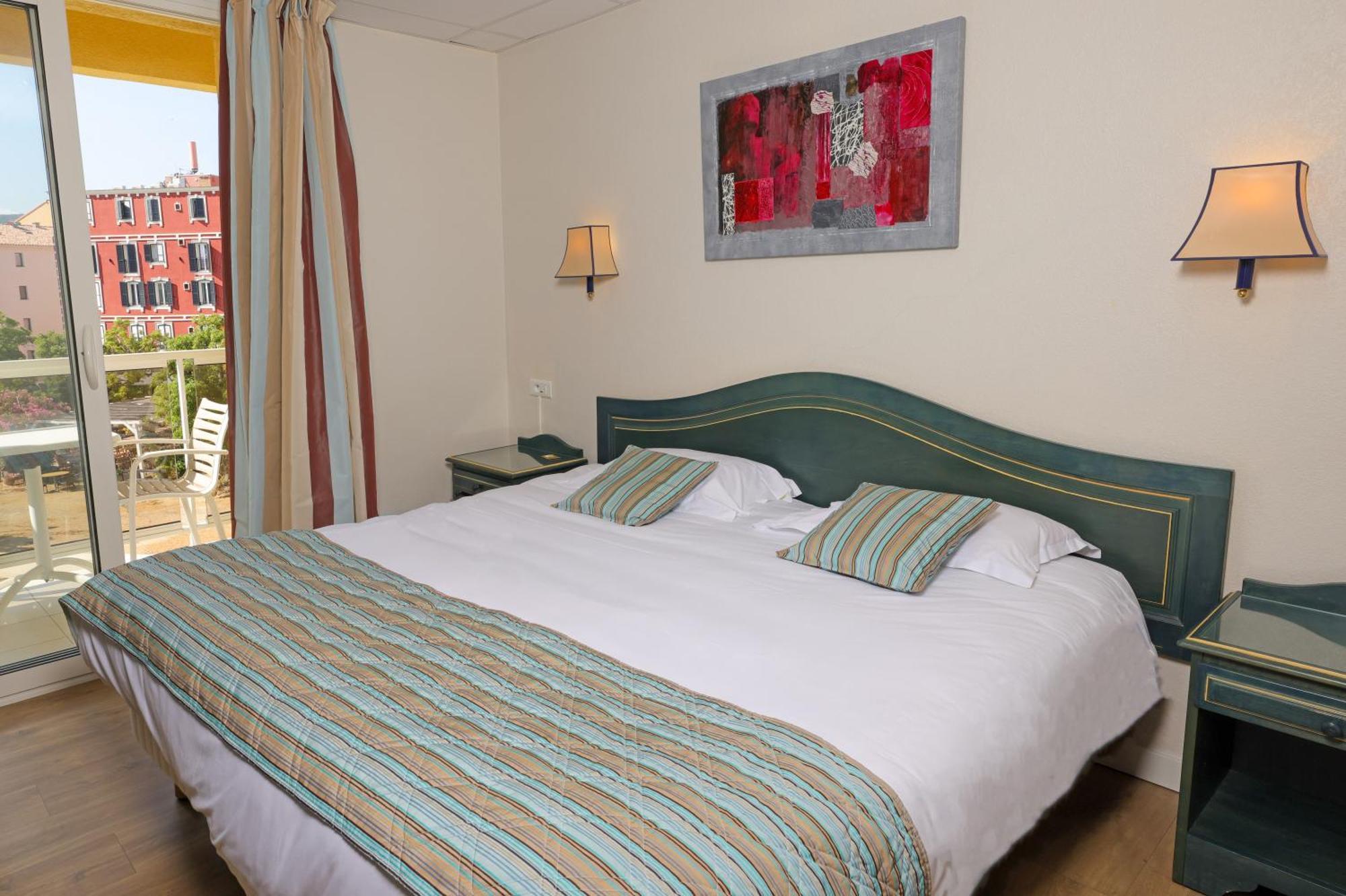 Hotel Saint Christophe Калви Екстериор снимка