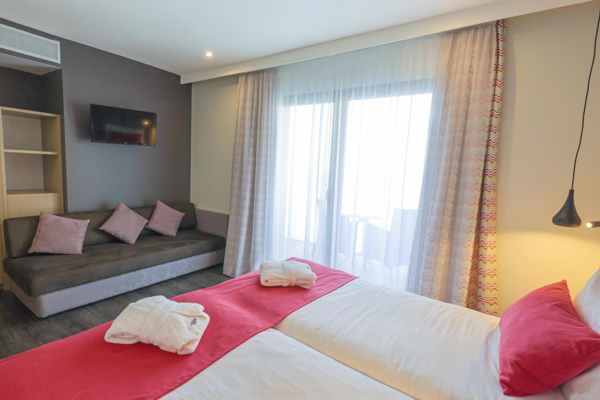 Hotel Saint Christophe Калви Екстериор снимка