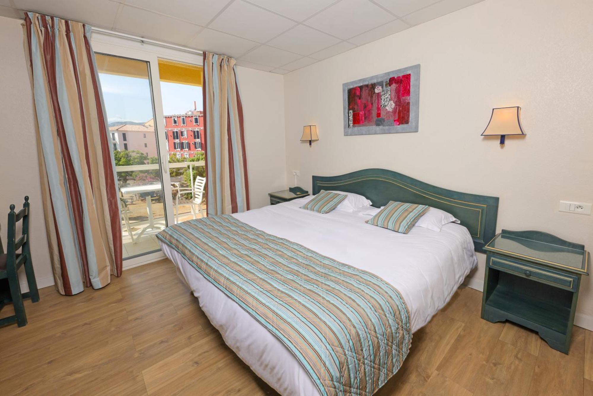 Hotel Saint Christophe Калви Екстериор снимка