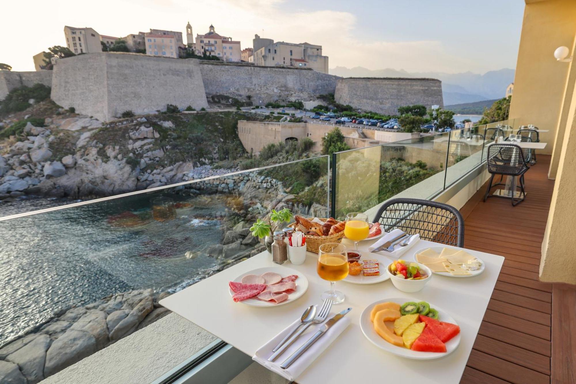 Hotel Saint Christophe Калви Екстериор снимка