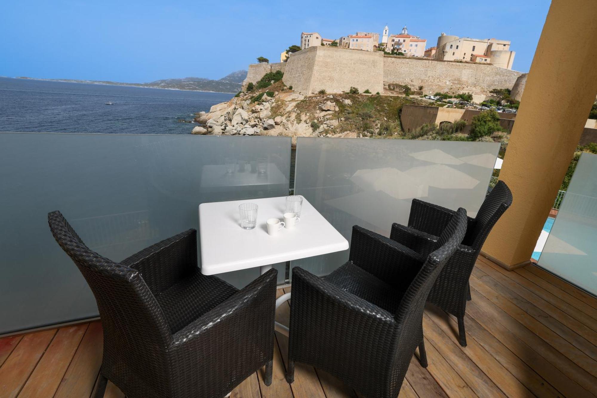 Hotel Saint Christophe Калви Екстериор снимка