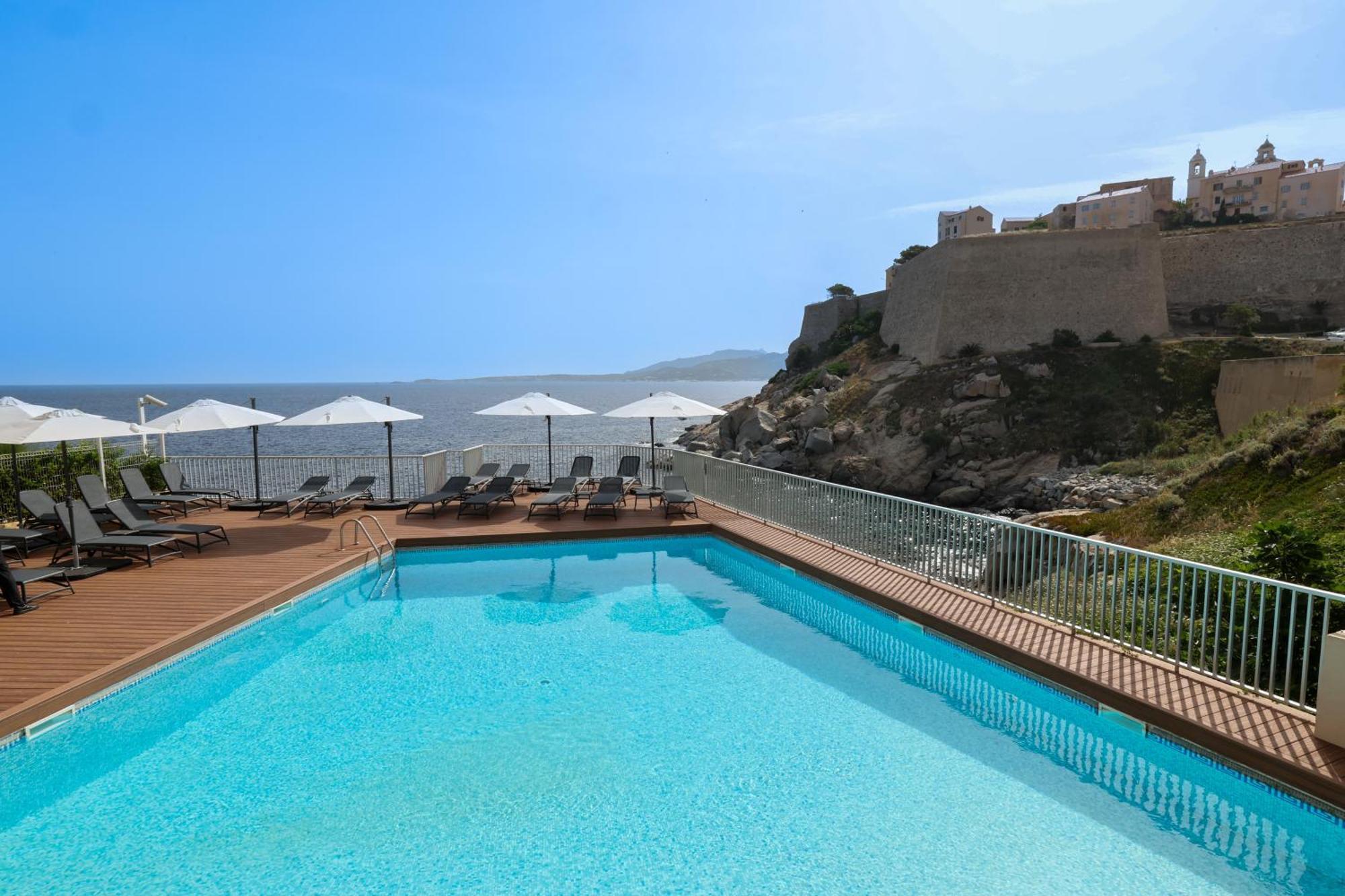 Hotel Saint Christophe Калви Екстериор снимка