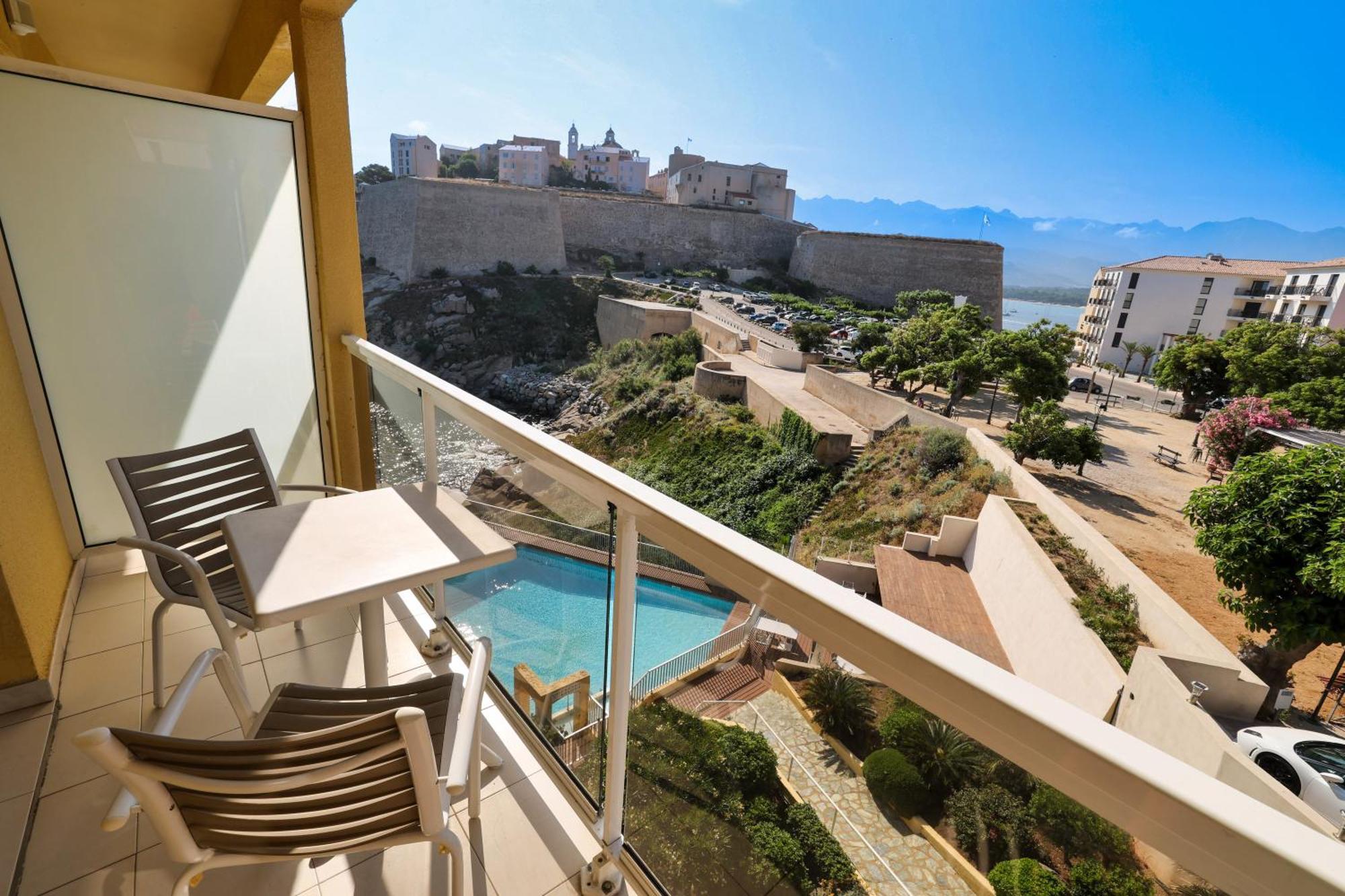 Hotel Saint Christophe Калви Екстериор снимка
